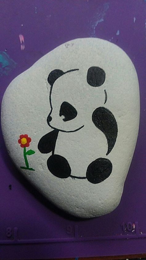 Caillou Roche, Panda Painting, Stones Aesthetic, Garden Rock Art, Design For Beginners, Diy Rock Art, Painted Rock Animals, Art Pierre, Mandala Rock Art