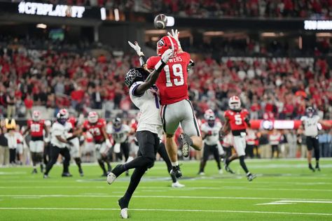 Georgia’s Brock Bowers tabbed as player deserving 99 overall rating in EA Sports CFB Brock Bowers, Marvin Harrison, Peach Bowl, Georgia Bulldogs Football, Georgia Football, Bulldogs Football, Ea Sports, Wide Receiver, Georgia Bulldogs