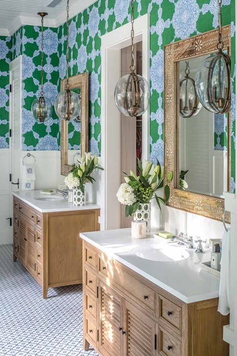 Thibaut Wallpaper, Paisley Wallpaper, Southern Homes, Italian Tiles, Island Vibes, Southern Home, Florida House, Bathroom Wallpaper, Bathroom Inspo