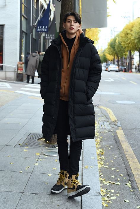 Heavy Winter Outfits Men, Japanese Mens Fashion Winter, Winter Coat Aesthetic Men, Snow Outfit Men Winter Mens Fashion, Korean Winter Fashion Outfits Men, Japan Ootd Winter Men, Men’s Winter Outfits Snow, Winter Fashion Men 2023, Canada Winter Outfit Men