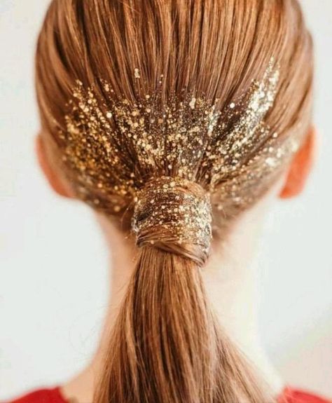 Glitter Roots, Trendy We Fryzurach, Dance Hair, Ballroom Hair, Hair Glitter, Hair Tinsel, Christmas Hairstyles, Glitter Party, Festival Hair