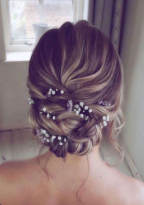 Hairstyles Classy, Updo Wedding Hairstyles, Sanggul Modern, Chignon Wedding, Natural Wedding Hairstyles, Prom Hair Updo, Wedding Hairstyles Medium Length, Updo Wedding, Elegant Wedding Hair