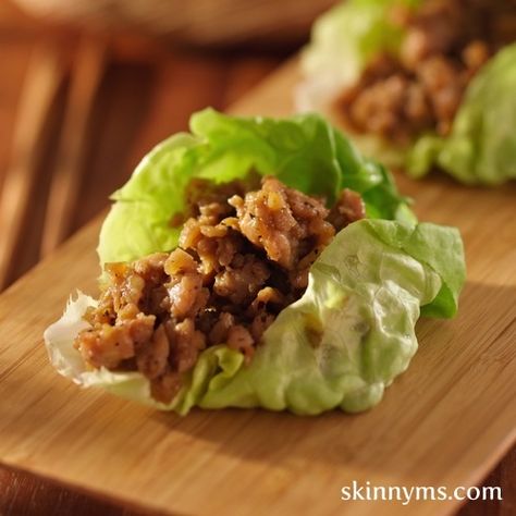 This Asian Chicken Wrap has AMAZING flavor and is only 123 calories per serving!! #lunch #dinner #healthy #lowcalorie Asian Chicken Wraps, Asian Chicken Lettuce Wraps, Zone Diet, Lettuce Wrap Recipes, Chicken Wrap, Enjoy Your Meal, Asian Chicken, Dukan Diet, Chicken Wraps