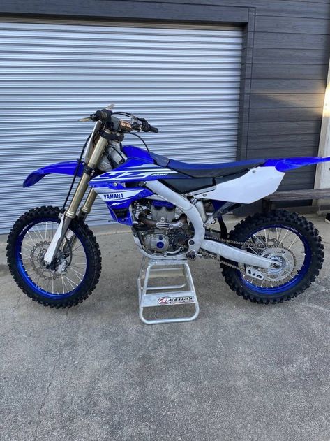 Dirt Bike Yamaha, Supermoto 125, Blue Dirt Bike, Dt Yamaha, Yamaha Dirt Bikes, Yamaha Motocross, Yamaha 250, Yamaha 125, Yamaha Wr