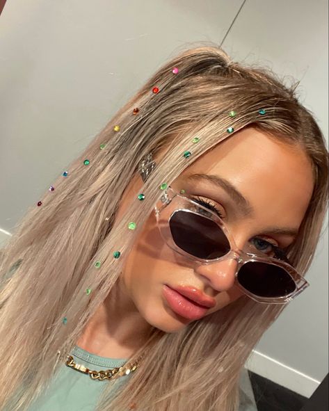 #hairstyles #hairideas #hairgems #hairidea2022 #aesthetic #trendyhairstyle #gems #fashion2022 #hair #blondehair Half Down Pigtails, Half Up Half Down Pigtails, Harry Styles Concert Outfit, Coachella Hair, Hair Rhinestone, Gem Hair, Festival Make Up, Concert Hairstyles, Rave Looks