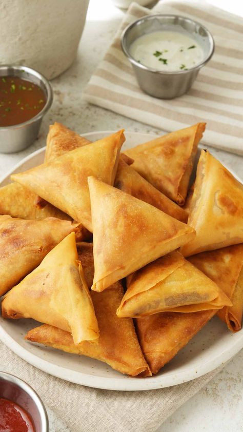 Keema Samosa - Khin's Kitchen Asian Tapas, Lamb Samosa, Keema Samosa Recipe, Mini Samosa Recipe, Samosa Recipe Videos, Making Samosas, Ground Beef Samosa Recipe, Indian Food Samosa, Cheese And Corn Samosa Recipe