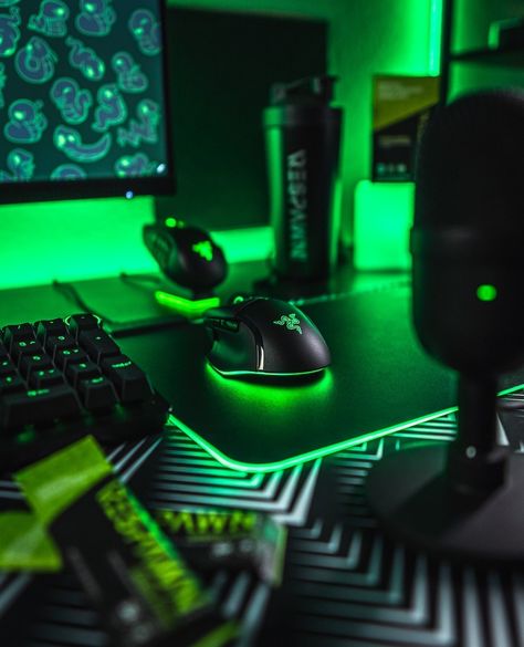 Razer Gaming Setup, Futuristic Lighting, Pc Building, Tech Setup, Razer Gaming, Whatsapp Marketing, Page Setup, Diy Iphone Case, Social Media Marketing Services