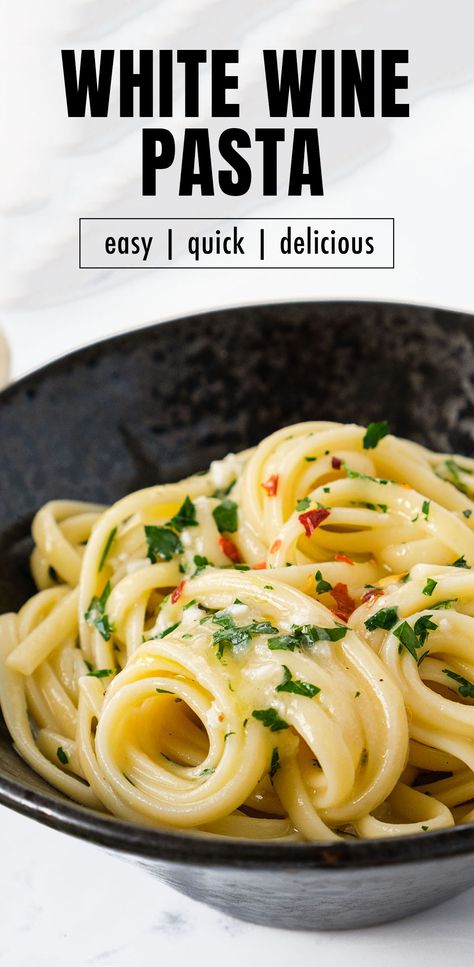 Close-up of a black bowl full of white wine pasta. White Wine Pasta Recipes, Seafood Pasta White Wine, White Wine Pasta, Wine Pasta Sauce, Pasta With Lemon Sauce, White Wine Pasta Sauce, Fresh Pasta Sauce, Wine Pasta, White Sauce Pasta