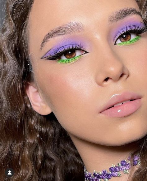 Purple Rave Makeup Looks, Neon Purple Eyeliner, Neon Purple Eyeshadow, Neon Disco Makeup, Neon Purple Makeup, Neon Rave Makeup Ideas, Tmnt Makeup Eye, Purple Disco Makeup, Grape Makeup Look