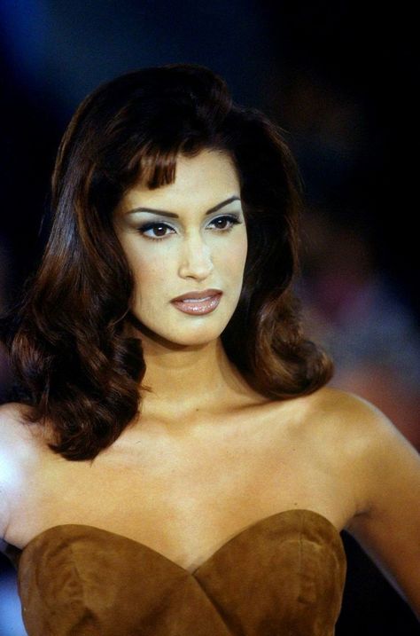 Yasmeen Ghauri, 2000s Girl, Michael Kors Fall, 90s Makeup, Best Natural Makeup, Glamour World, 90s Runway Fashion, Runway Fashion Couture, 90s Model