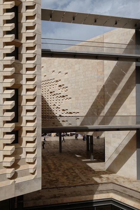 ... Renzo Piano, 2015 . Parliamento #Valletta #Malta Snake Ranch, Critical Regionalism, Case Minecraft, Sci Fi Background, Environment Photography, Building Skin, Parliament House, Maltese Islands, Valletta Malta