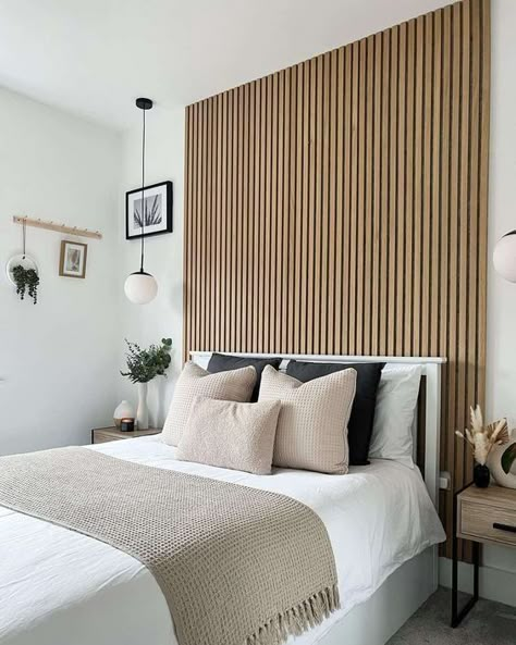 20 Beautiful Behind Bed Paneling Ideas (for a stunning transformation) - Aesther Living Wall Behind Bed, Design Ložnic, Wooden Panelling, Feature Wall Bedroom, Wall Panels Bedroom, Wooden Wall Panels, Bedroom Panel, Affordable Decor, Wood Panel Walls