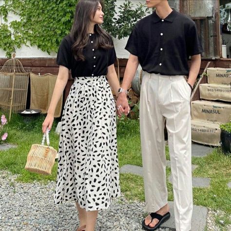 Matching Church Outfits For Couples, Couple Ootd Outfits Casual, Modest Couple Outfits, Matching Outfits Pareja, Couple Church Outfits, Couple Outfit Ideas Casual, Couple Matchy Outfits, Matchy Outfit Couple Casual, Couple Style Fashion Outfits