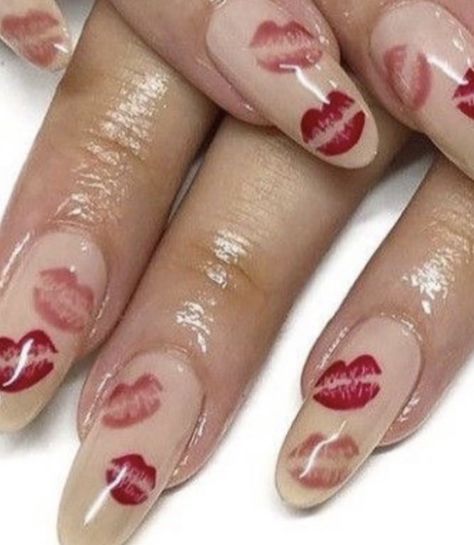 Kiss On Nails Design, Sabrina Carpenter Concert Nail Ideas, Nail Art Squiggles, Taylor Swift Red Nail Art, Short Lipstick Nails, Kissy Lip Nails, Lip Print Nails, Salome Andrea Nails, Hoco Short Nails