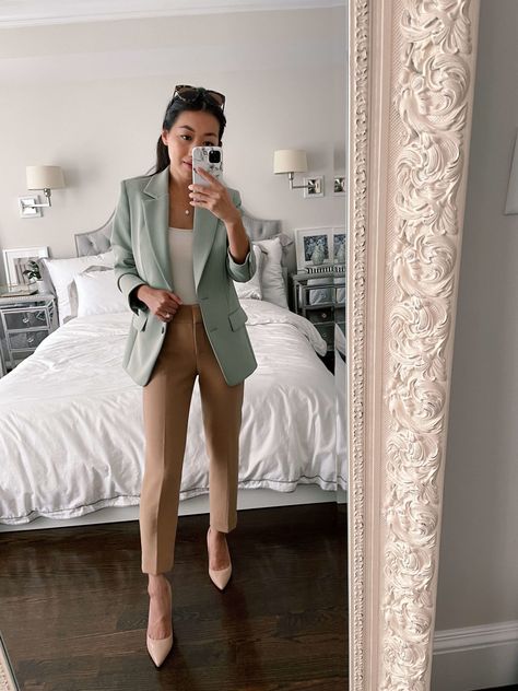 how to style a boyfriend blazer for the office // sage blazer Networking Event Outfit, Event Outfit Ideas, Look Working Girl, Work Outfit Office, Look Office, Business Attire Women, Blazer Outfits For Women, Office Casual Outfit, Look Formal