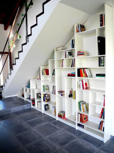 "Sgantina" - Under stairs Billy Bookshelves - IKEA Hackers Ikea Under Stairs, Shelves Under Stairs, Bookcase Stairs, Stair Bookshelf, Stairs Makeover Design, Under Stairs Storage Solutions, Space Under Stairs, Stair Shelves, Stair Ideas