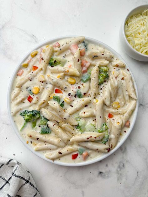 white sauce pasta (bechamel sauce pasta) served in a plate with cheese on the side Bechamel Sauce Pasta, Homemade White Sauce, Bechamel Sauce Recipe, Penne Pasta Recipes, Pasta Varieties, Veg Biryani, White Sauce Pasta, Sauce Pasta, Using A Pressure Cooker