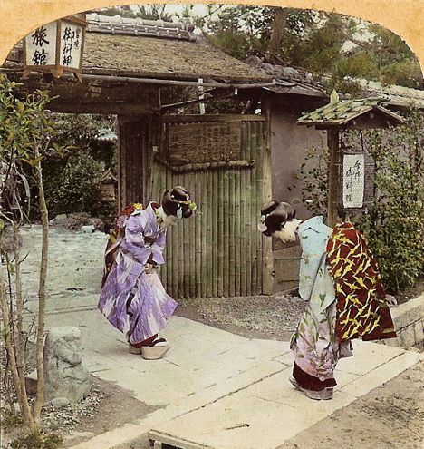 In the late 19th and early 20th century, enigmatic photographer T. Enami (1859-1929) captured a number of 3D stereoviews depicting life in Meiji-period Japan. Taisho Era, Ancient Japan, Japanese Clothing, Meiji Era, Japanese History, 3d Street Art, Japanese Geisha, Maneki Neko, Animated Images