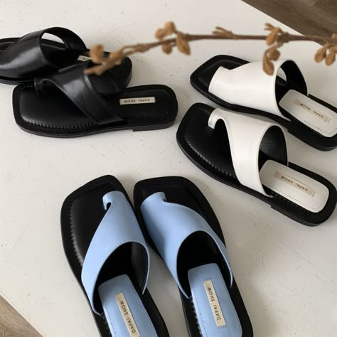 Summer Sandals 2022, Rhinestone Slippers, Sandals 2022, Fancy Sandals, Women Slippers Fashion, Pretty Sandals, Fashion Shoes Heels, Female Shoes, Shoes Outfit Fashion