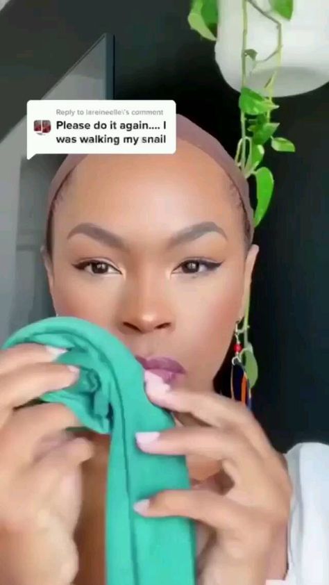 _blackhair_ideas on Instagram: Head wrap tutorial 🔥🔥 save for later. Credit 🎥@modern.day.classic . ! . . . . . . . . #naturalhaircommunity #blackisbeautiful… Hair Scarf Tutorial, Head Wrap Tutorial, African Head Scarf, African Head Dress, Headwrap Hairstyles, African Hair Wrap, Headwrap Tutorial, Wrap Tutorial, Natural Hair Stylists