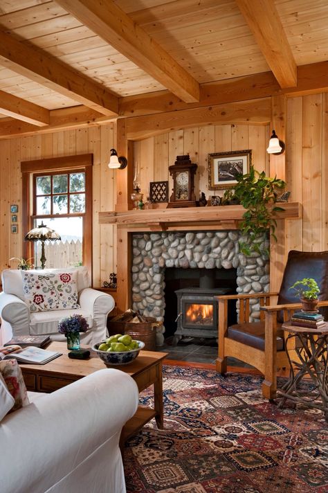 Love Log Cabin Homes, Cottage Getaway, Cabin Fireplace, Cabin Living Room, Camp Style, Think Small, Cabin Interiors, Cottage Cabin, Cabin Living