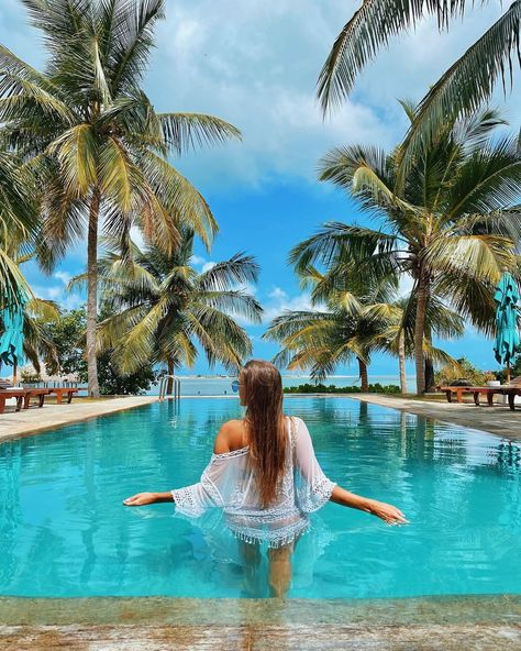 Kalpitiya, Sri Lanka. @elina_hatuleva Swimming Pool Photography Ideas, Pool Photo Shoot Ideas, Pool Resort Picture Ideas, Pool Photo Poses, Resort Poses Ideas, Swimming Pool Poses Instagram, Poses In Pool, Swimming Pool Pose Ideas, Resort Photo Ideas