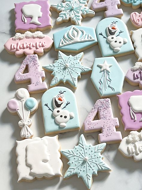 Frozen Themed Cookies - Etsy Frozen Cookies Decorated Royal Icing, Frozen Royal Icing Cookies, Frozen Bday Party Ideas, Frozen Cookies Decorated, Frozen Birthday Cookies, Elsa Cookies, Frozen Cookies Disney, Frozen Themed Food, Cookies Frozen