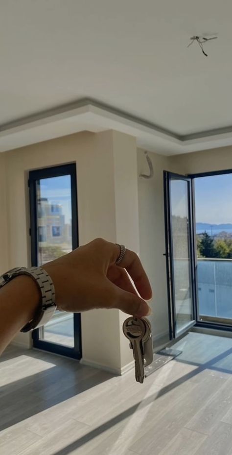 Holding Keys To Apartment Aesthetic, Keys Home Aesthetic, Vision Board House Keys, New Flat Aesthetic Keys, Airbnb Business Aesthetic, Buying House Aesthetic, First Apartment Keys Aesthetic, Holding Keys To Apartment, New House Keys Aesthetic