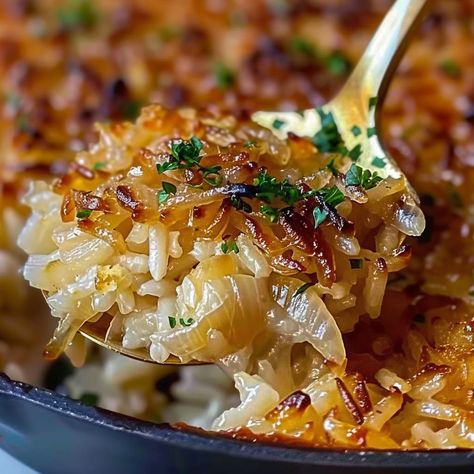 Dinner tonight is this easy, creamy French Onion Butter Rice. It's the comforting side dish your family will ask for again and again! Onion Butter, Rice Dishes Recipes, Rice Side Dish Recipes, Rice Side, Rice Side Dishes, Butter Rice, Pudding Cake, Food Blogs, French Onion