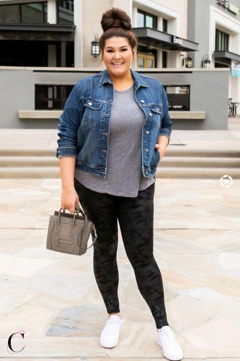 40 Casual Outfit Ideas with Leggings » Lady Decluttered Plus Size Legging Outfits, Plus Size Outfits With Sneakers, Plus Size Outfits Casual, Leggings Outfit Fall, Leggings Outfit Casual, Look Legging, Walking Outfits, Black Leggings Outfit, Jean Jacket Outfits