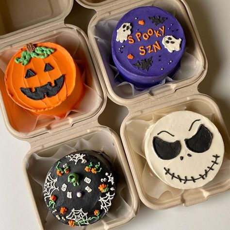 Moribakes’s Instagram profile post: “Spooky lunch box cakes are available! Also we added pumpkin cake to our menu 🎃 check the link in our bio if interested (: #lunchboxcake…” Halloween Baking Ideas Aesthetic, Lunchbox Cake Halloween, Easy Diy Halloween Cake, Aesthetic Halloween Desserts, Halloween Lunch Box Cake, Halloween Lunchbox Cakes, Halloween Dessert Boxes, Halloween Mini Cakes Ideas, Simple Halloween Cake Ideas