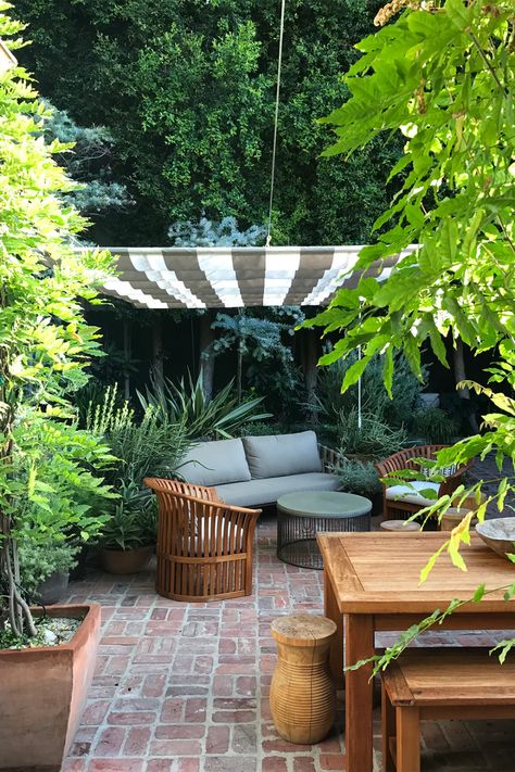 Garden Sitting Areas, Garden Nails, Outdoor Sitting Area, Hm Home, Garden Wallpaper, Garden Cafe, Back Garden, Outdoor Oasis, Patio Ideas