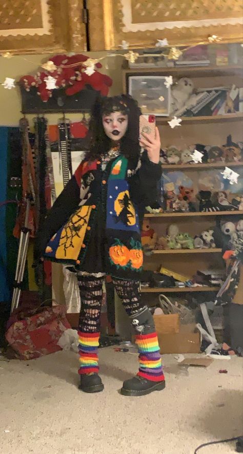 Clowncore Outfit Drawing, Emo Clown Aesthetic, Rainbow Punk Aesthetic, Clowncore Hairstyles, Clown Core Aesthetic Outfits, Clowncore Boy, Alt Clown Outfit, Clowncore Pants, Clownpunk Fashion