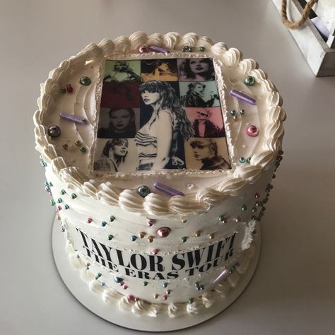 Bolo Taylor Swift, Taylor Swift Cake, Taylor Swift Birthday Party Ideas, Nursing Cake, About Taylor Swift, Taylor Swift Party, Taylor Swift Fan Club, Taylor Swift Birthday, Creative Birthday Cakes