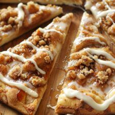 Homemade Dessert Pizza, Cinnamon Pizza, Pizza Dough From Scratch, Crescent Recipes, Family Desserts, Fruit Toppings, Homemade Dough, Dessert Pizza, Homemade Desserts