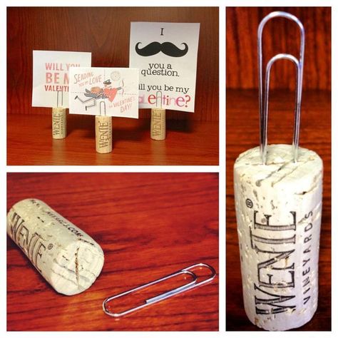 Reusing (wine) cork – ecogreenlove Place Card Holders Diy, Card Holder Diy, Wine Cork Projects, Cork Crafts Diy, Wine Cork Diy, Wine Cork Art, Cork Projects, Wine Bottle Corks, Wine Craft