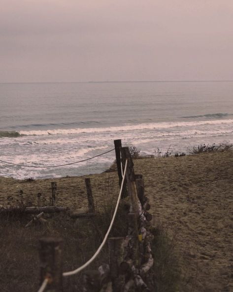 Beach Ghost Aesthetic, Beach In Fall Aesthetic, Tommy Exile Aesthetic, Seaside City Aesthetic, Beach Storm Aesthetic, England Beach Aesthetic, L'manburg Aesthetic, Old Beach Aesthetic, Cold Ocean Aesthetic