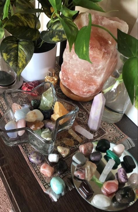 Crystal Room Decor, Crystal Room, Metaphysical Store, Crystal Vibes, Crystal Altar, Crystal Aesthetic, Hippie Life, Spiritual Crystals, Pretty Rocks