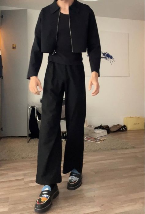 Wide Suit Pants
Statement Loafers
Elevated Streetwear 
All black Outfit
Prada Blouson 
Jaquemus blouson 
2023 Outfit inspiration Cropped Pants Men Outfit, Black Wide Leg Pants Outfit Casual, Cropped Jacket Outfit, Trousers Outfit Men, Cropped Pants Men, Checkered Trousers, Cropped Jackets, Extreme Fashion, Loafers Outfit