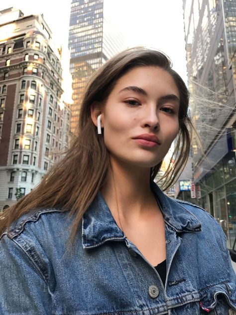 Grace Elizabeth, High Cheekbones, Wearable Tech, How To Pose, Gigi Hadid, Beauty Inspiration, Makeup Looks, Beauty Makeup, A Woman