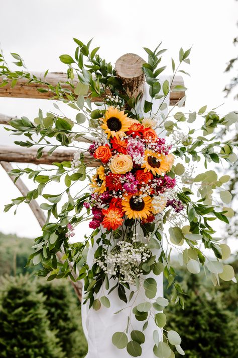 Sunflower And Peach Wedding, Summer Wedding Arbor, Sunflower Wedding Arbor, Spring Wedding With Sunflowers, Sunflower And Wildflower Bouquet, Wedding Decorations Sunflowers, Wedding November Ideas, Sunflower And Wildflower Wedding, Subtle Sunflower Wedding