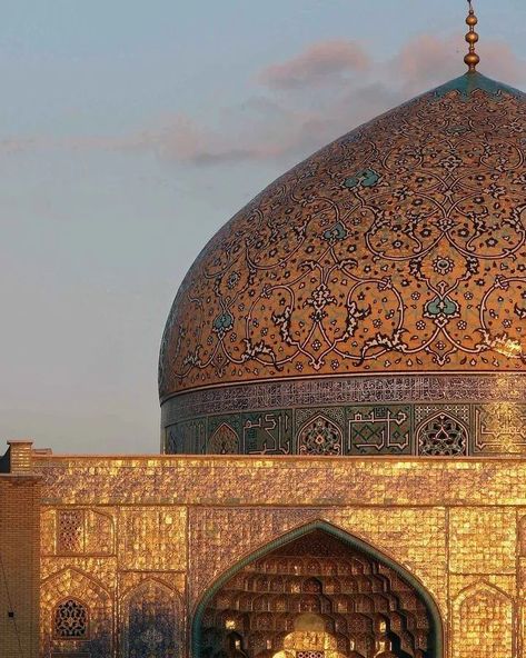 Green Mosque, Arab Architecture, Beautiful Mosque, Iran Pictures, Iranian Architecture, Persian Architecture, Mughal Architecture, Mosque Art, Beautiful Mosques