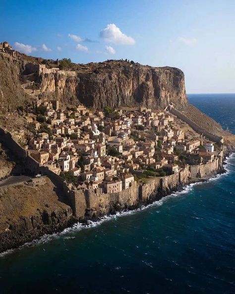 Monemvasia Greece, Cavo Tagoo Mykonos, Voyage Europe, Fantasy Places, Luxury Villas, Ancient Architecture, Historical Architecture, Beautiful Places To Travel, Greece Travel