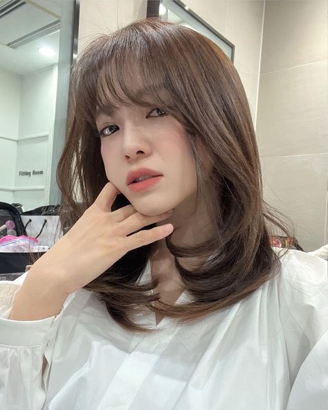 #sejeong #세정 #kimsejeong #김세정 #clean_0828 Short Hair Korean Style Layer With Bangs, Medium Haircut Korean, Shin Hari, Korean Short Hair, Hair Style Korea, Bangs With Medium Hair, Kim Sejeong, Shot Hair Styles, Haircuts For Medium Hair