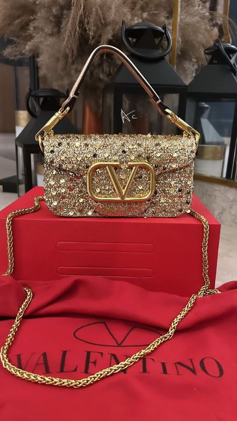 Valentino Garavani's Loco bag women Valentino Bag Loco, Valentino Gold Bag, Valentino Bag Aesthetic, Valentino Bag Handbags, Valentino Aesthetic, Valentino Purse, Lux Fashion, Wedding Jewelry Sets Bridal Jewellery, Valentino Bag