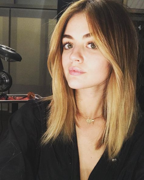 Everyone is loving Lucy Hale's blonde hair, but also wondering if it's a wig. We get to the bottom of it straight from her colorist. Lucy Hale, Lucy Hale Blonde, Lucy Hale Hair, Brunette Lob, Haircut Medium Length, Haircut Medium, Balayage Blond, Medium Hair Cuts, Good Hair Day