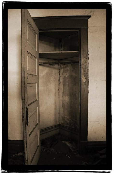 small closet Small Dark Closet, Uncle Samsonite, Door Aesthetic, Secret Passageways, Closet Aesthetic, Hidden Rooms, Small Closet, Ghost Hunting, Gcse Art