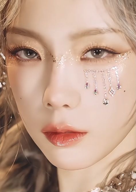 Taeyeon Eye Makeup, Kpop Stage Makeup, Taeyeon Makeup, Aespa Makeup, Kpop Idol Makeup, Taeyeon Invu, Idol Makeup, Pop Makeup, Taeyeon Snsd