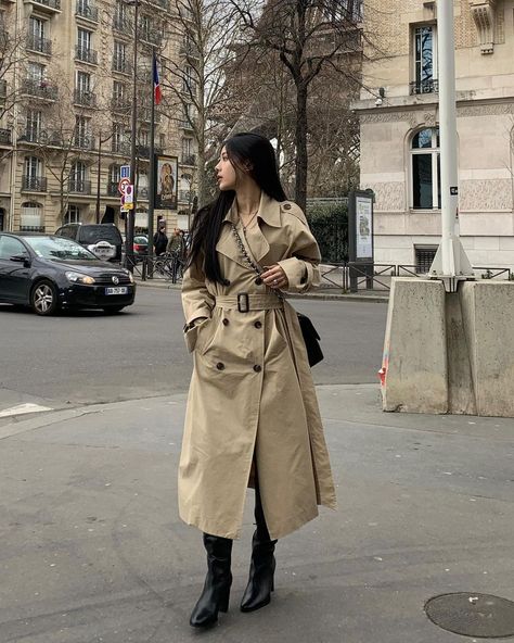 Trench Coat Korean Outfit, Longchamp Outfit, Dark Academia Outfits, Coat Korean, Raincoat Outfit, Autumn Coat, Coat Spring, Trench Coat Outfit, Beige Trench Coat