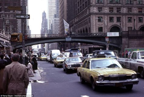 New York Taxi, Vintage Nyc, Chelsea Hotel, Foto Gif, New York Pictures, City Photos, Visiting Nyc, Grand Central Station, Park Pictures